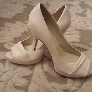 Nine West white pump 7 1/2 4" heel platform